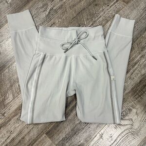 Vuori Daily Sport Leggings in Mineral - XS